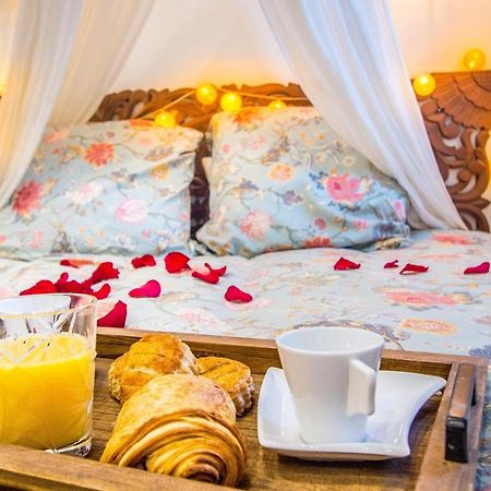 Jacuzzi - La Petite Romantique - Flobnb ล็อง ภายนอก รูปภาพ
