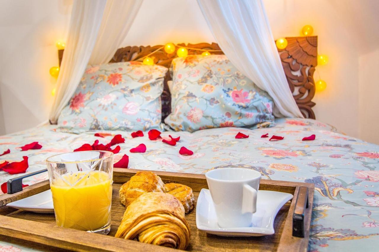 Jacuzzi - La Petite Romantique - Flobnb ล็อง ภายนอก รูปภาพ