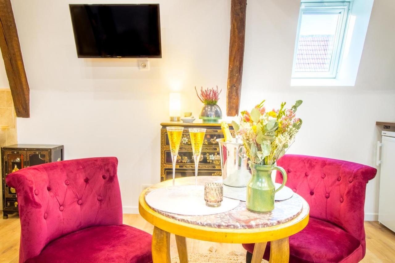 Jacuzzi - La Petite Romantique - Flobnb ล็อง ภายนอก รูปภาพ