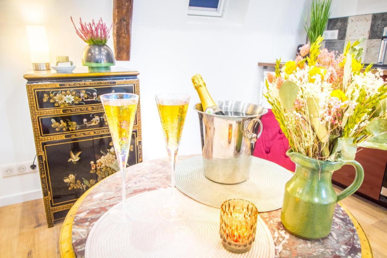 Jacuzzi - La Petite Romantique - Flobnb ล็อง ภายนอก รูปภาพ